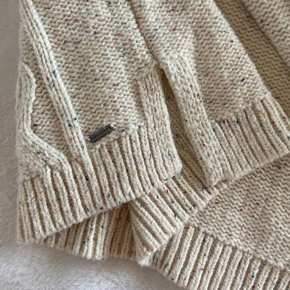 Hollister Sweater - Picture 4 of 5